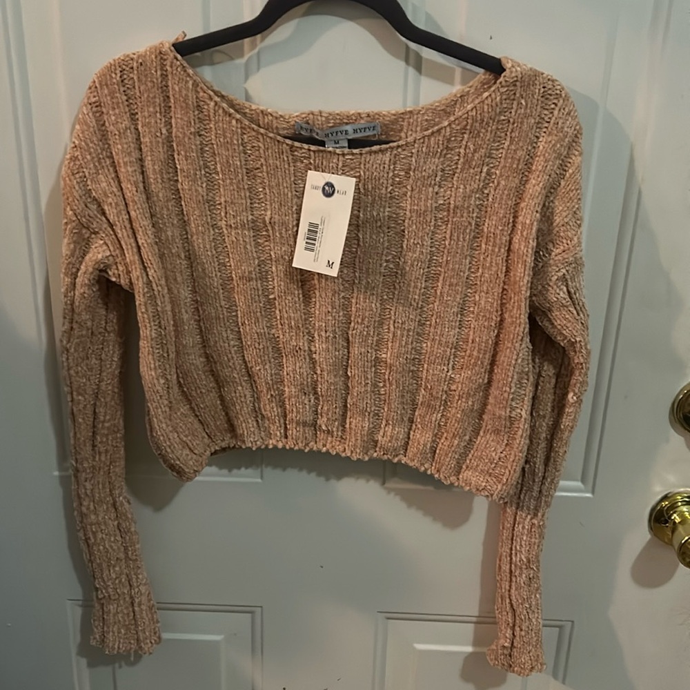 Cropped pink sweater